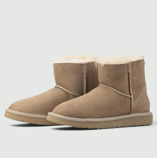 UGG Classic Mini Zip Chestnut