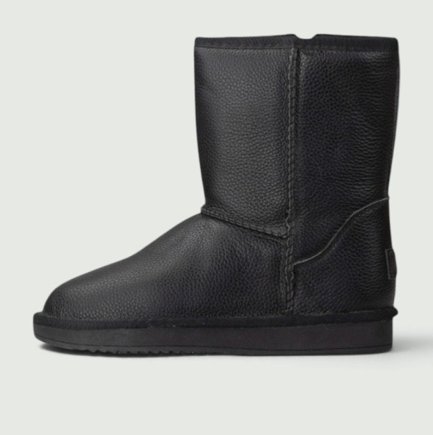 UGG Classic Short Leather Zip Black