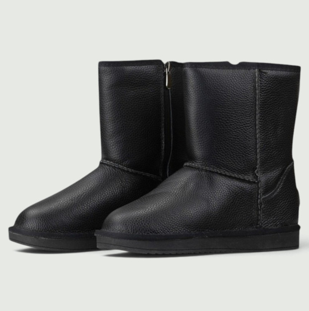 UGG Classic Short Leather Zip Black