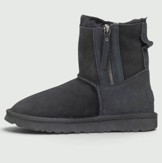 UGG Classic Short Zip Black