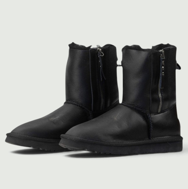 UGG Classic Short Zip Leather Black